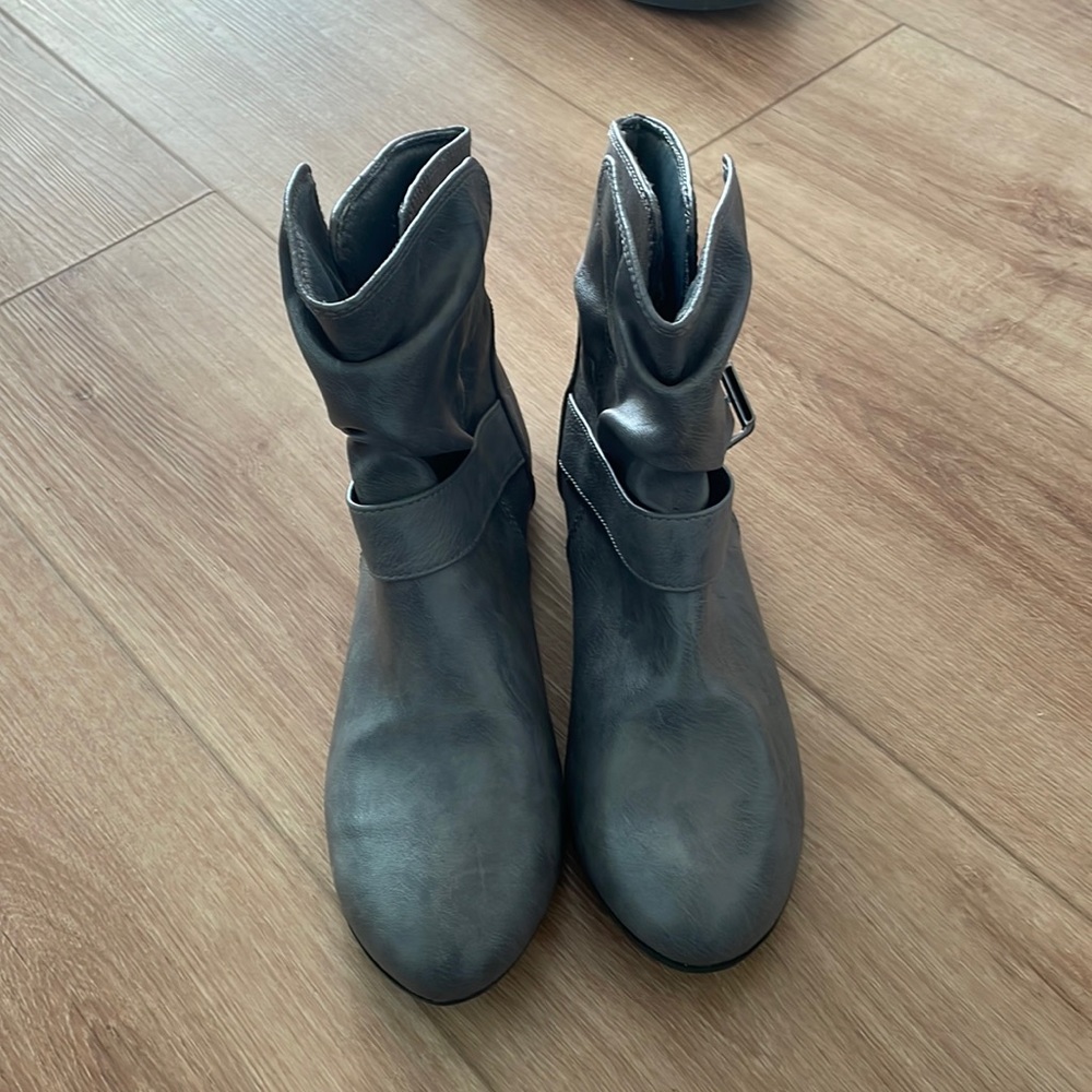 Grey ankle boots 91/2